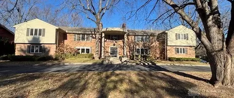 121 E Schantz Ave, Oakwood, OH 45409