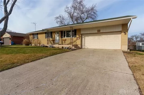 735 Rosedale Dr, Tipp City, OH 45371