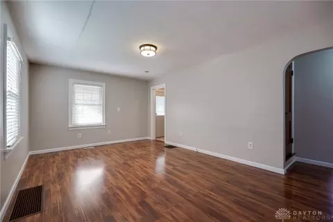 Living - 3139 Oakmont Ave, Kettering, OH 45429 photo 3 of 8