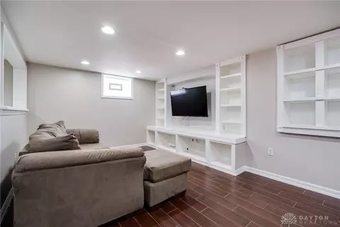 Living - 3139 Oakmont Ave, Kettering, OH 45429 photo 6 of 8