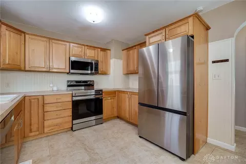 Kitchen - 3139 Oakmont Ave, Kettering, OH 45429 photo 3 of 6
