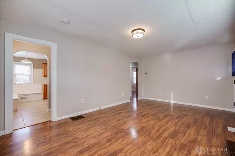 Living - 3139 Oakmont Ave, Kettering, OH 45429 photo 2 of 8