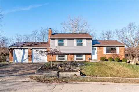 711 Jamestown Dr, Miamisburg, OH 45342