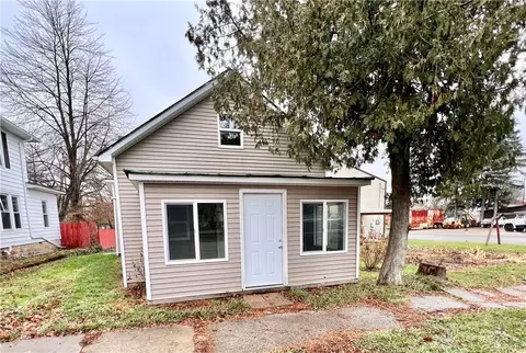 13 N Main St, Christiansburg, OH 45389