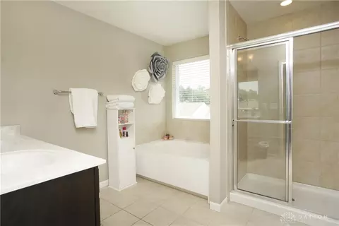Bath - 630 Haybrooke Dr, Maineville, OH 45039 photo 2 of 3