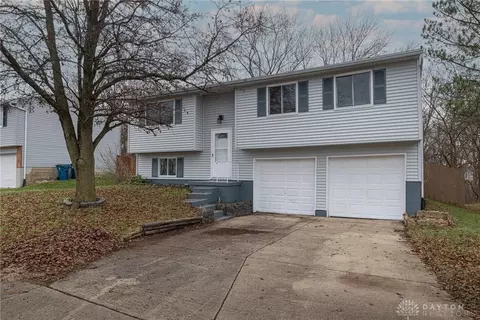 3146 Dorf Dr, West Carrollton, OH 45439