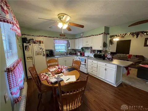 Kitchen - 1007 Thirkield Ave, Franklin, OH 45005 photo 2 of 2