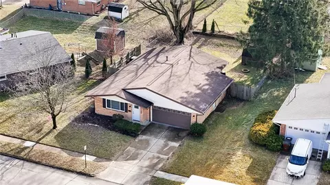 1748 Beaver Creek Ln, Dayton, OH 45429