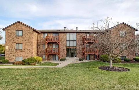 9498 Woodland Hills Dr, West Chester, OH 45011
