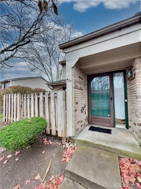 427 Jamestown Cir, Dayton, OH 45458