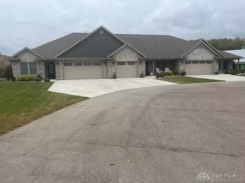 1049 Sunrise Ln, Troy, OH 45373