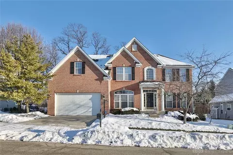 2462 Forest Oaks Dr, Beavercreek, OH 45431