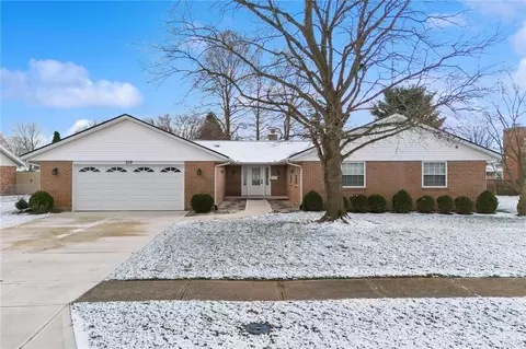 319 Beechgrove Dr, Englewood, OH 45322