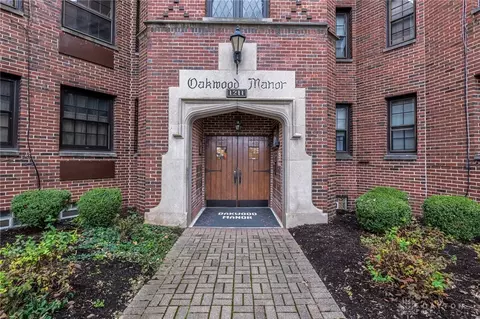 1211 Far Hills Ave #104, Oakwood, OH 45419