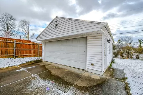 2835 Kerwood Dr, Dayton, OH 45420 photo 31