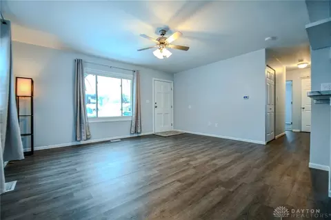 Living - 2417 Sheelah Ct, Dayton, OH 45420 photo 4 of 5