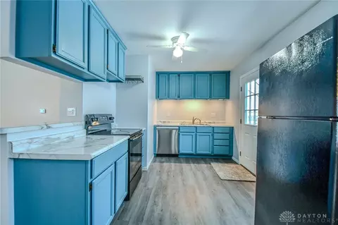 Kitchen - 2417 Sheelah Ct, Dayton, OH 45420 photo 3 of 5