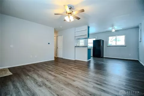 Living - 2417 Sheelah Ct, Dayton, OH 45420 photo 3 of 5