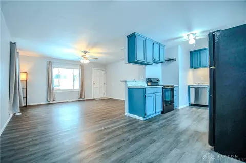 Living - 2417 Sheelah Ct, Dayton, OH 45420 photo 5 of 5