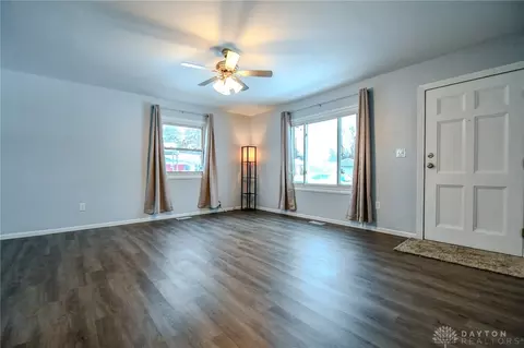 Living - 2417 Sheelah Ct, Dayton, OH 45420 photo 2 of 5
