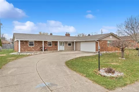1277 Honeysuckle Dr, Fairborn, OH 45324