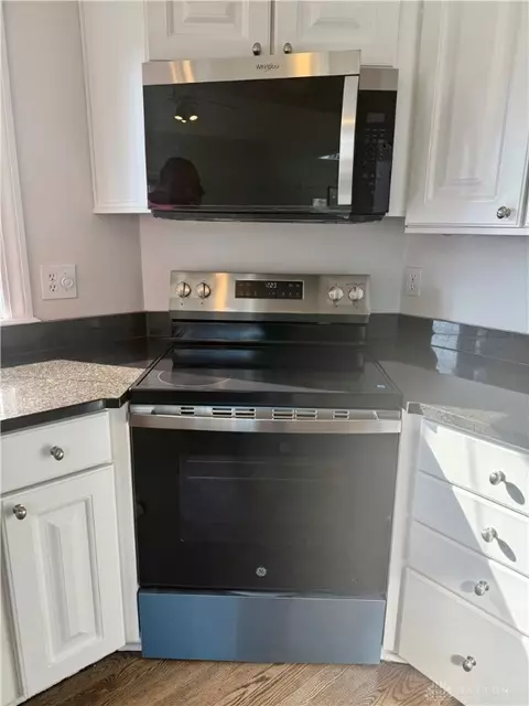 Kitchen - 80 Glencoe Ct, Springboro, OH 45066 photo 3 of 3
