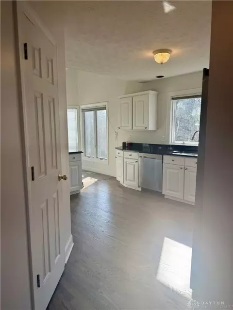 Entry Way - 80 Glencoe Ct, Springboro, OH 45066 photo 5 of 7