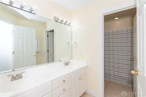 Bath - 80 Glencoe Ct, Springboro, OH 45066 photo 4 of 6