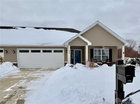 904 Peach Orchard Rd, Dayton, OH 45419