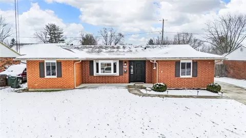 1885 Vermont Dr, Xenia, OH 45385