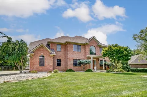 300 Stratford Ln, Xenia, OH 45385