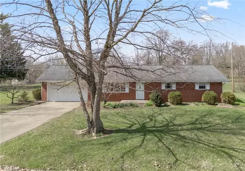 3910 Liebherr Dr, Beavercreek, OH 45430