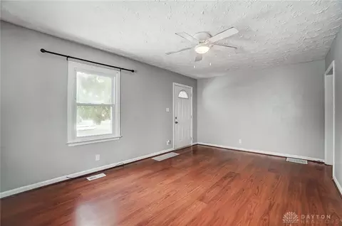 2007 E Bataan Dr, Dayton, OH 45420 photo 5