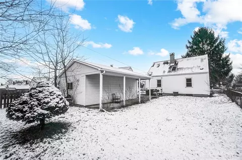2007 E Bataan Dr, Dayton, OH 45420 photo 3