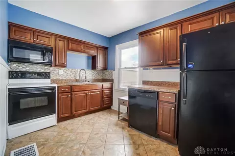 2007 E Bataan Dr, Dayton, OH 45420 photo 7