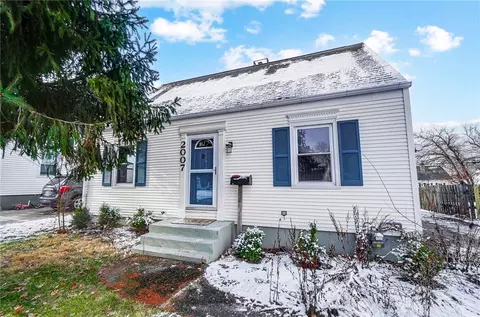 2007 E Bataan Dr, Dayton, OH 45420