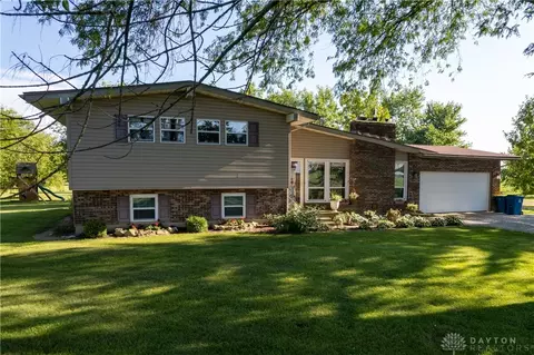 8748 Wengerlawn Rd, Brookville, OH 45309