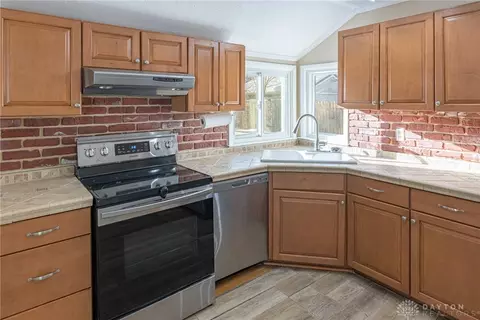 Kitchen - 2025 Gay Dr, Kettering, OH 45420 photo 4 of 4