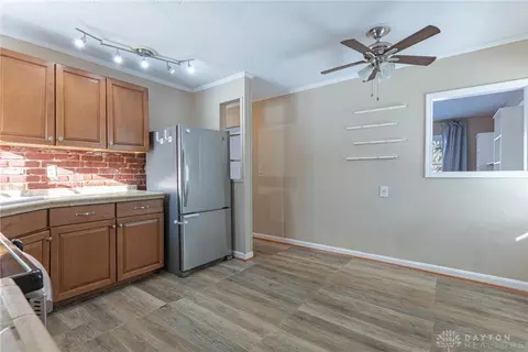 Kitchen - 2025 Gay Dr, Kettering, OH 45420 photo 3 of 4