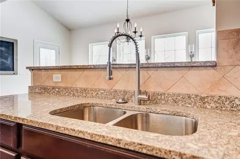 400 Beck Dr, Dayton, OH 45458 photo 9