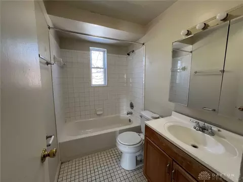 Bath - 2532 Rack Ct, Cincinnati, OH 45239 photo 2 of 2