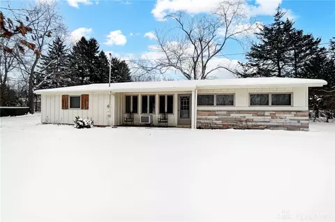5748 Hunter Rd, Enon, OH 45323