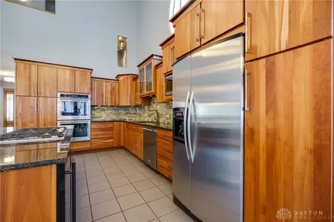 Kitchen - 4388 Stonehenge Ln, Kettering, OH 45429 photo 4 of 9