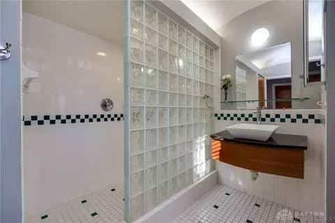Bath - 4388 Stonehenge Ln, Kettering, OH 45429 photo 5 of 6