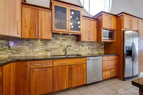 Kitchen - 4388 Stonehenge Ln, Kettering, OH 45429 photo 7 of 9