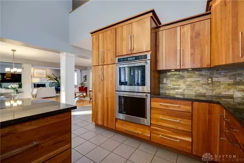 Kitchen - 4388 Stonehenge Ln, Kettering, OH 45429 photo 5 of 9
