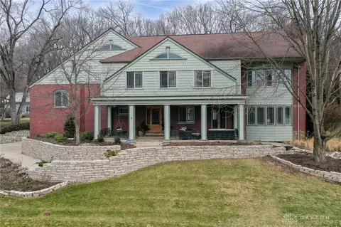 Exterior - 4388 Stonehenge Ln, Kettering, OH 45429 photo 2 of 20