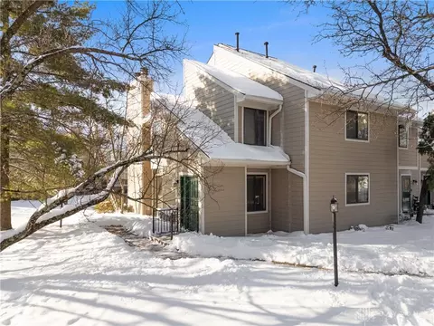 9451 Hunters Creek Dr #305, Blue Ash, OH 45242