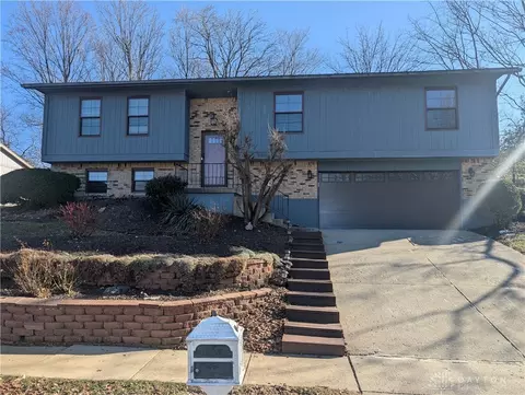 2352 Oakbark St, Miamisburg, OH 45342
