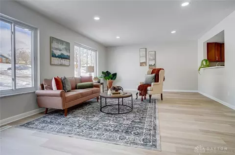 Living - 1510 Ambridge Rd, Centerville, OH 45459 photo 6 of 17